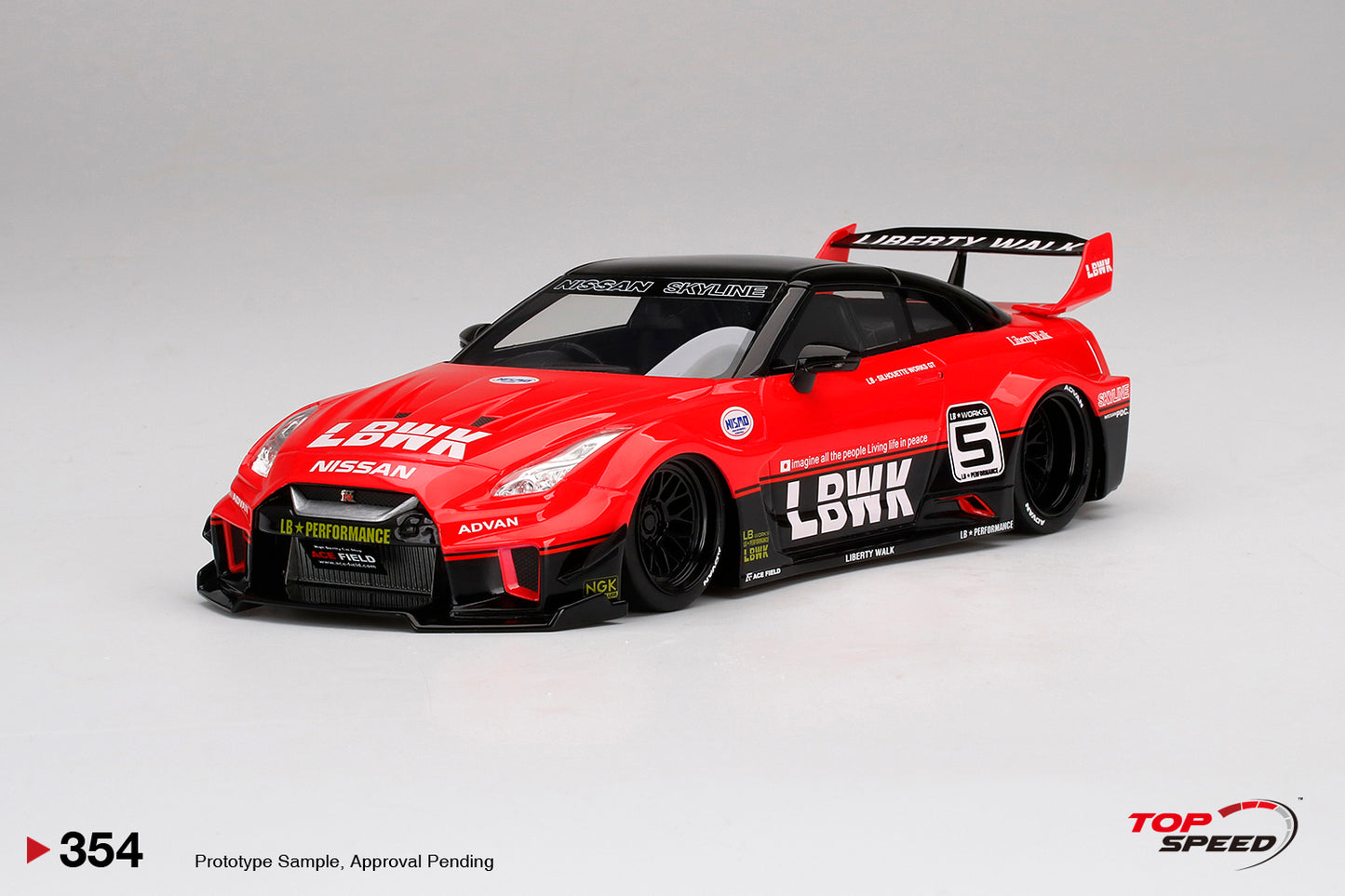 TopSpeed - 1/18 Nissan GTR (Red/Black)