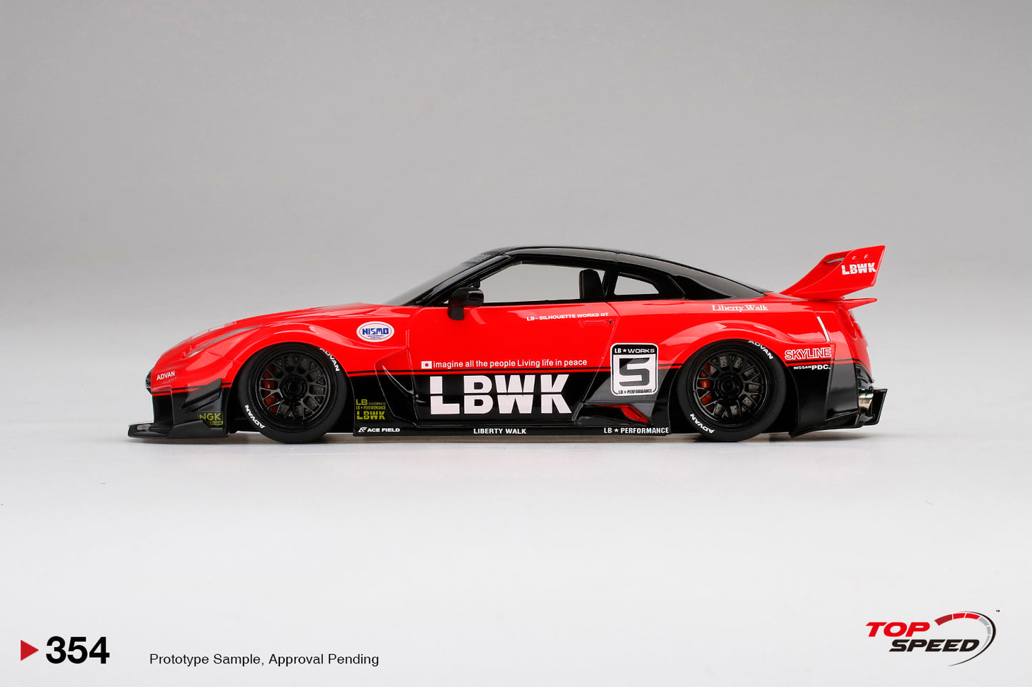 TopSpeed - 1/18 Nissan GTR (Red/Black)