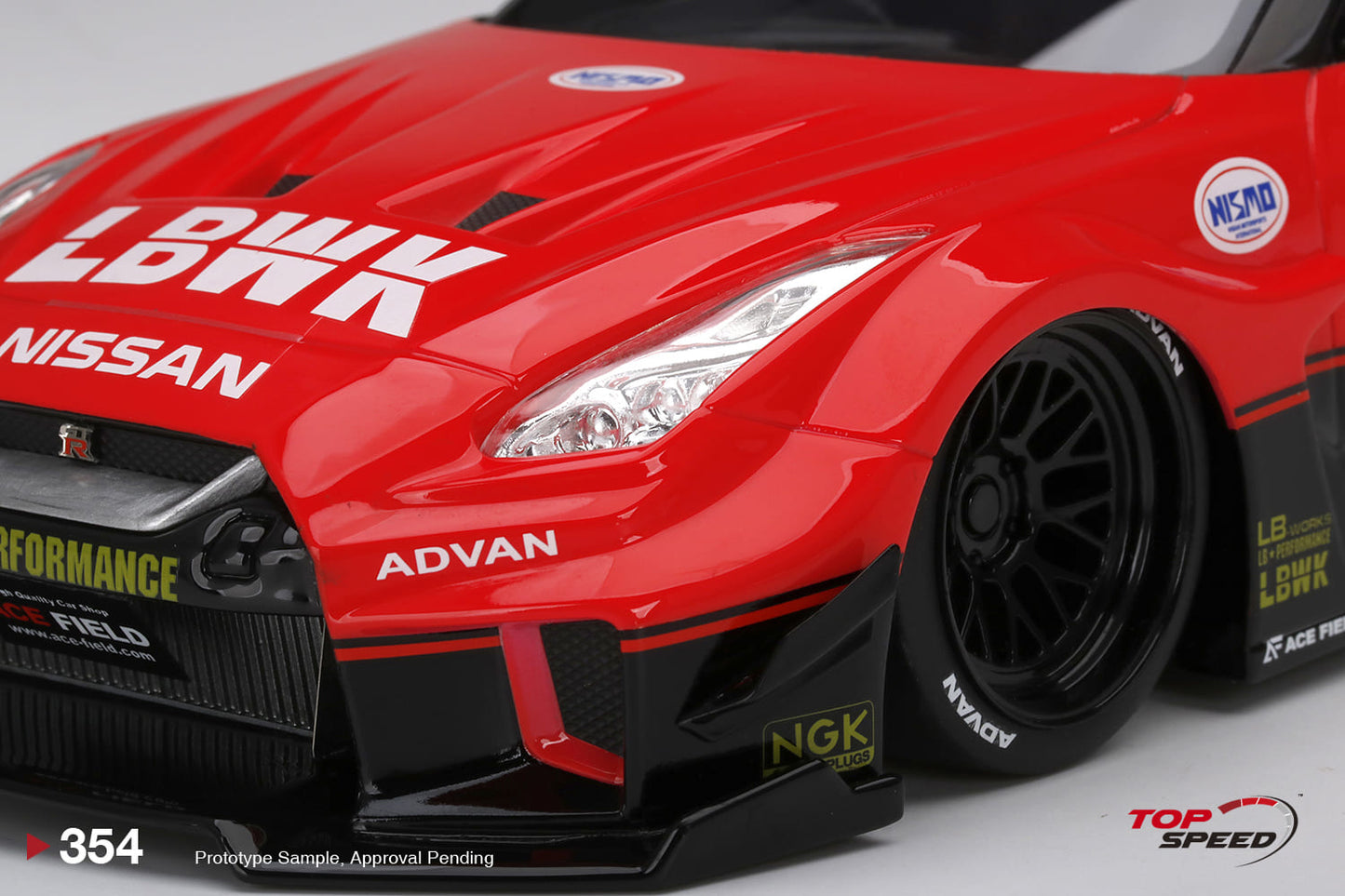 TopSpeed - 1/18 Nissan GTR (Red/Black)