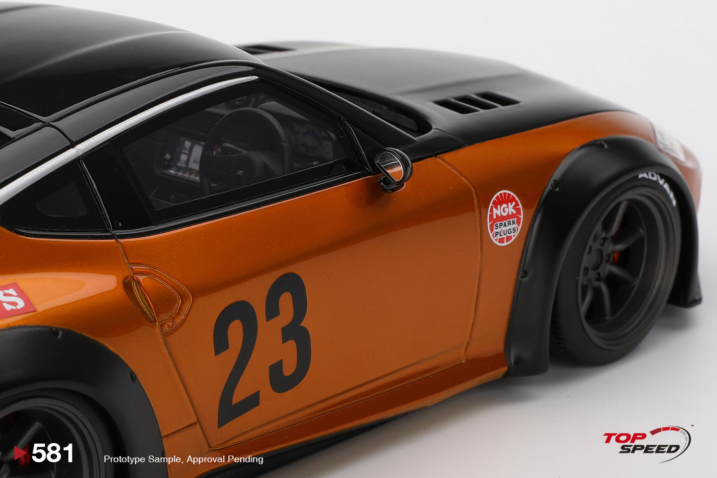 TopSpeed - 1/18 Nissan 400Z (Gold)