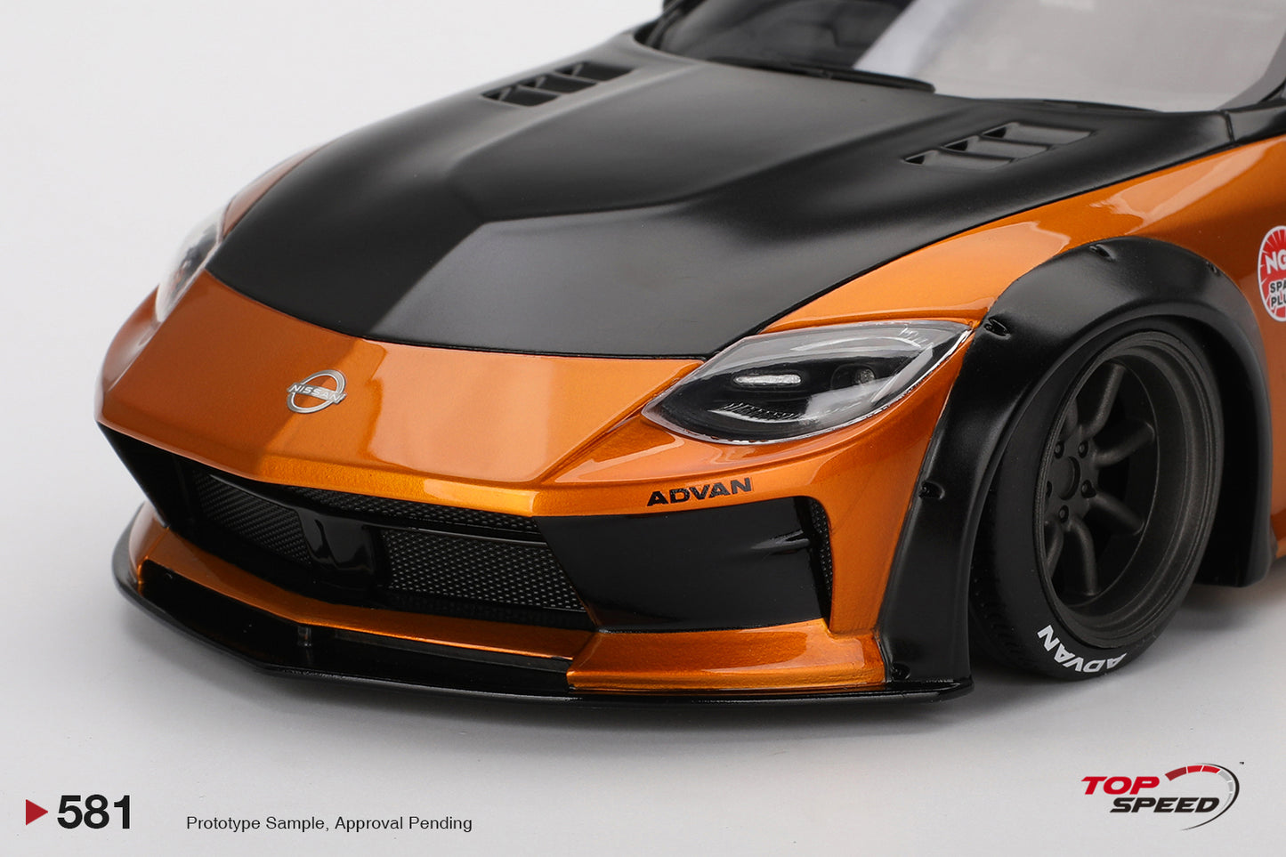 TopSpeed - 1/18 Nissan 400Z (Gold)