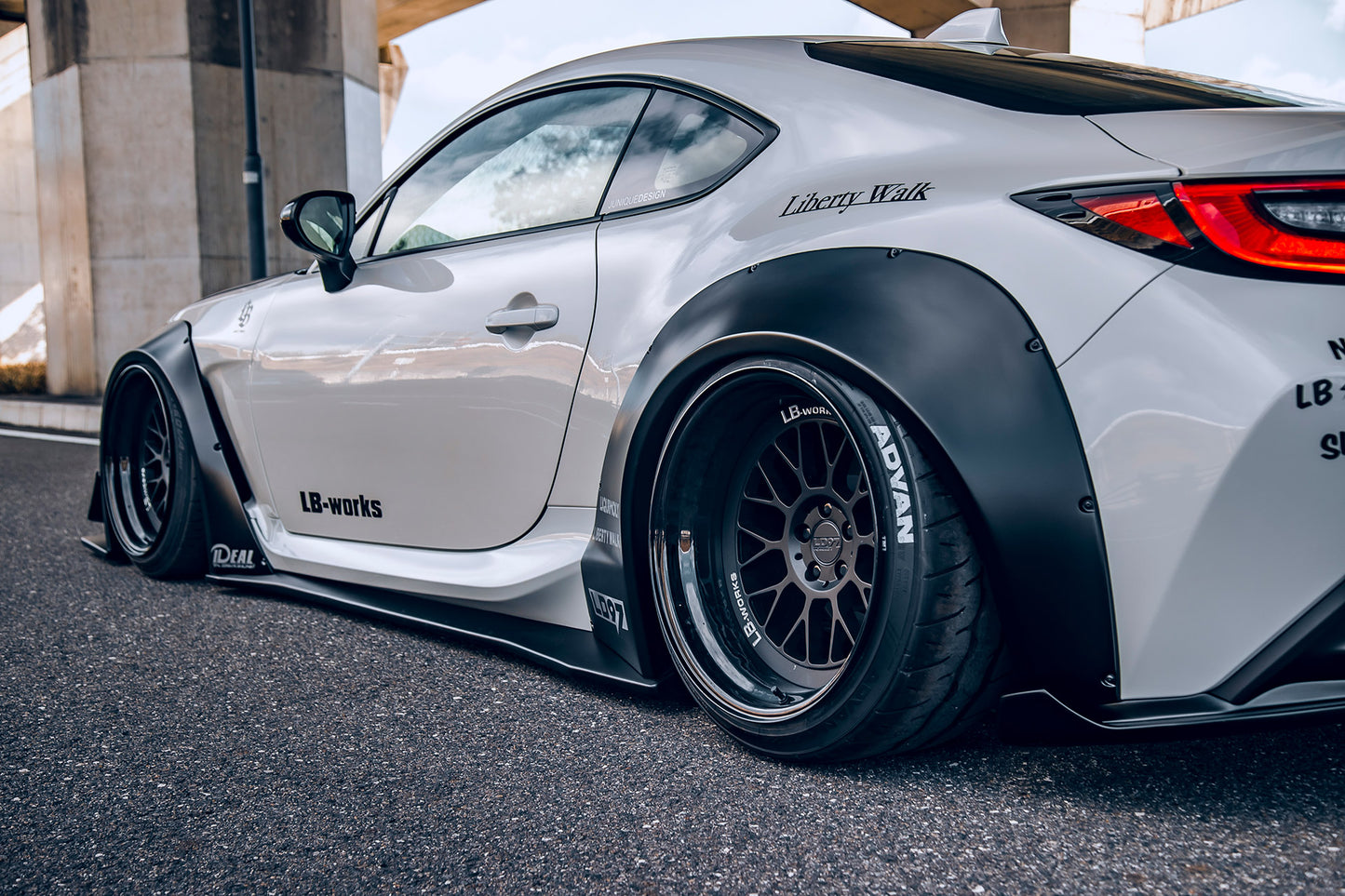 LB Nation Toyota GR86/Subaru BRZ WORKS Complete Kit (CFRP) Exchange Fender Type W/Duct (LB66-04)