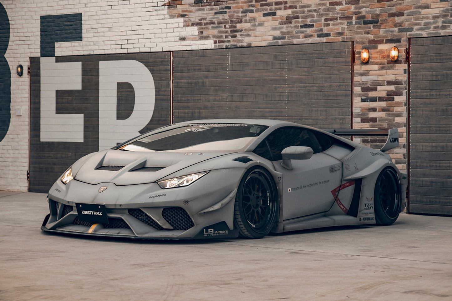 LB Silhouette WORKS HURACAN GT Complete body kit (FRP) (LB53-01)