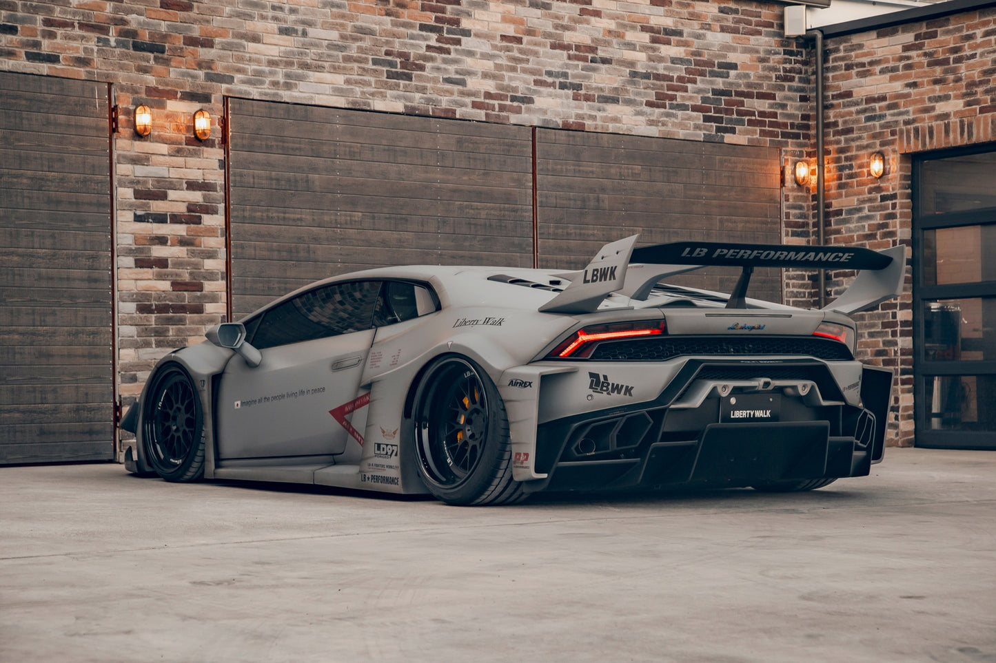 LB Silhouette WORKS HURACAN GT Complete body kit (FRP) (LB53-01)