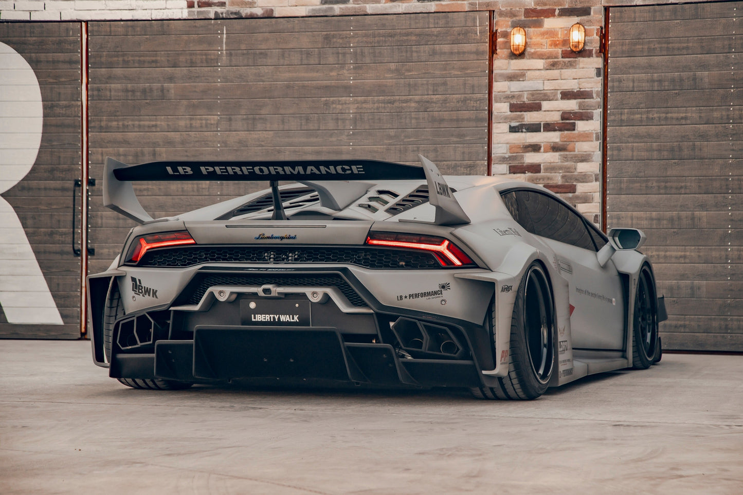 LB Silhouette WORKS HURACAN GT Complete body kit (FRP) (LB53-01)