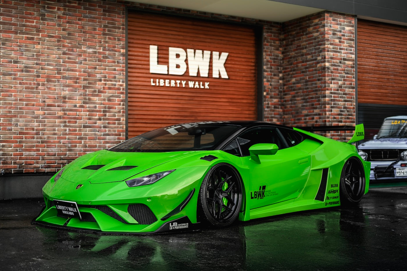 LB Silhouette WORKS HURACAN GT Complete Body Kit (REAR FENDER EXCHANGE - COUPE ONLY) FRP (LB53-04)