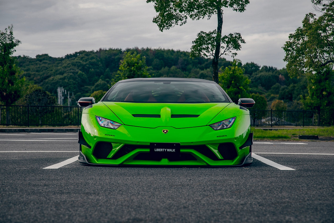 LB Silhouette WORKS HURACAN GT Complete Body Kit (REAR FENDER EXCHANGE - COUPE ONLY) FRP (LB53-04)