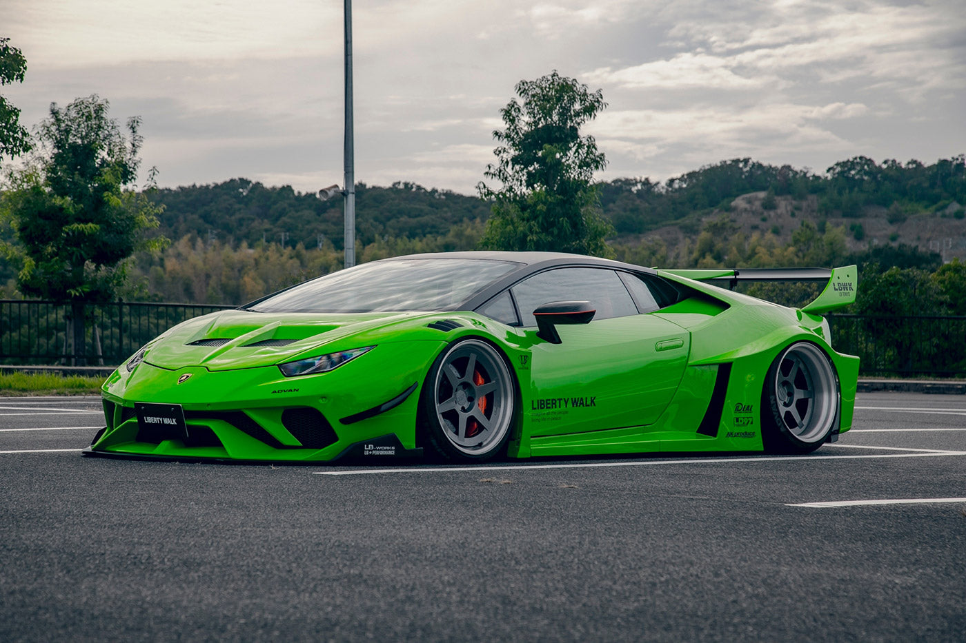 LB Silhouette WORKS HURACAN GT Complete Body Kit (REAR FENDER EXCHANGE - COUPE ONLY) FRP (LB53-04)