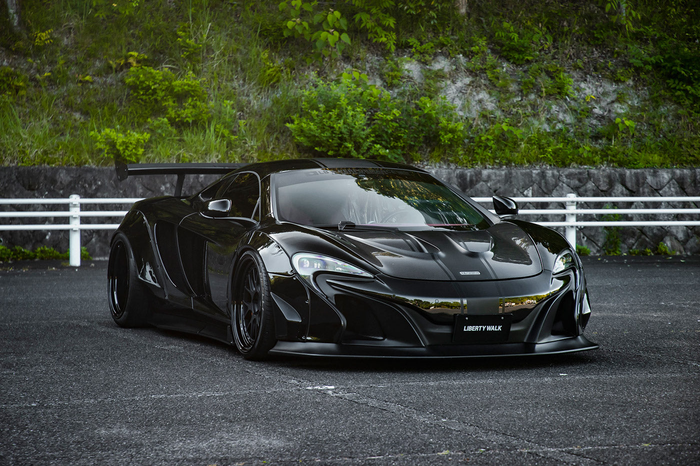 LB WORKS MP4-12C Complete Body kit CFRP - DOES NOT INCLUDE 650S HEADLAMPS (LB22-05)