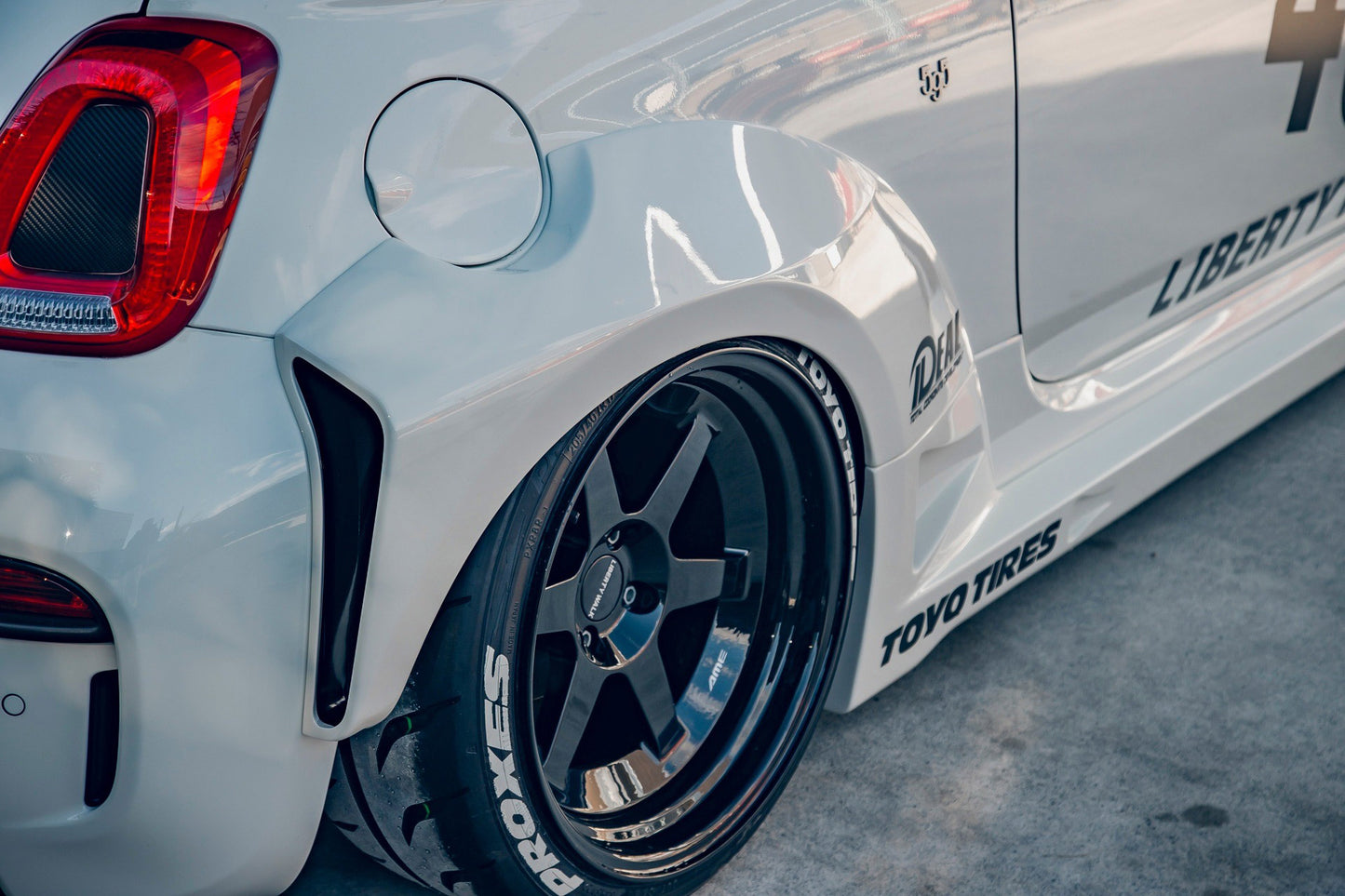 LB WORKS Abarth 595 CFRP (LB72-02)