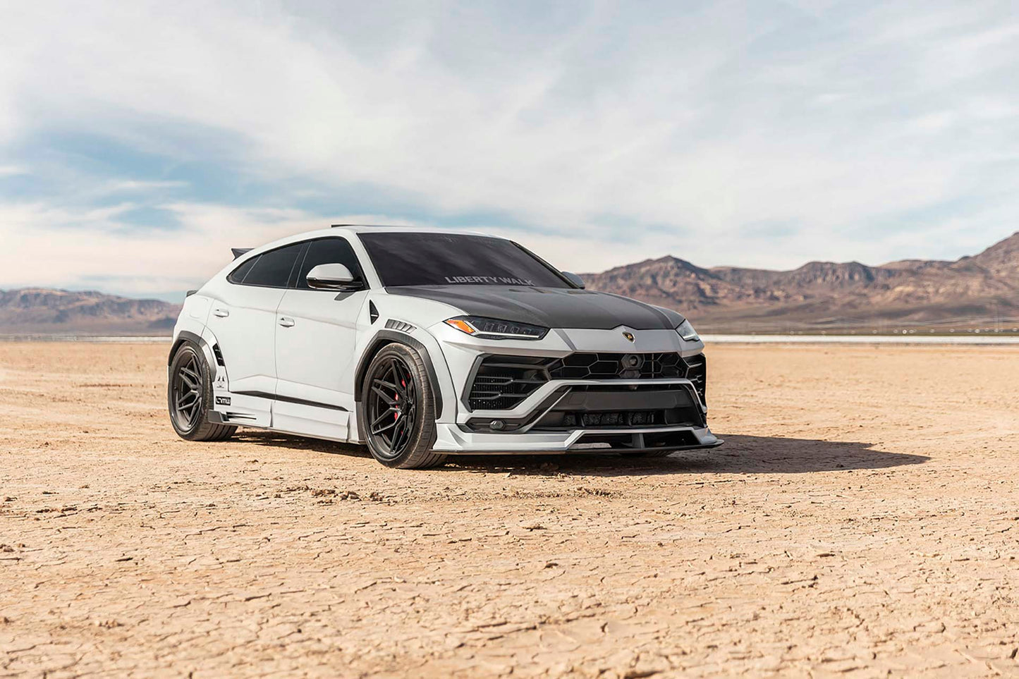 LB WORKS URUS Complete body kit with Bonnet/Hood (DRY CARBON) (LB67-04)