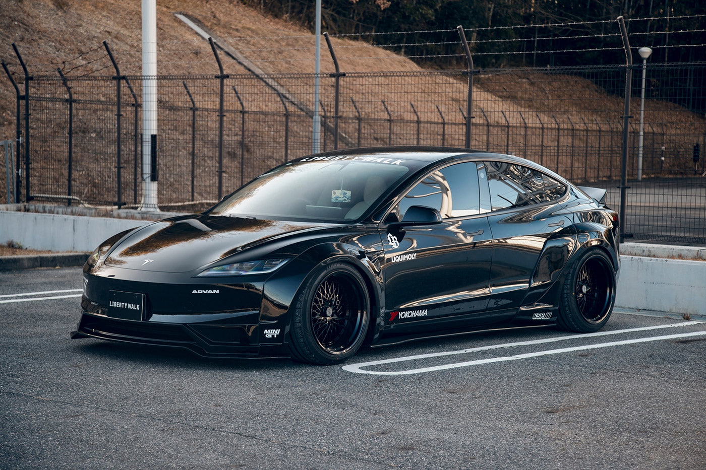 LB E⚡Works Model 3 Complete body kit (FRP)