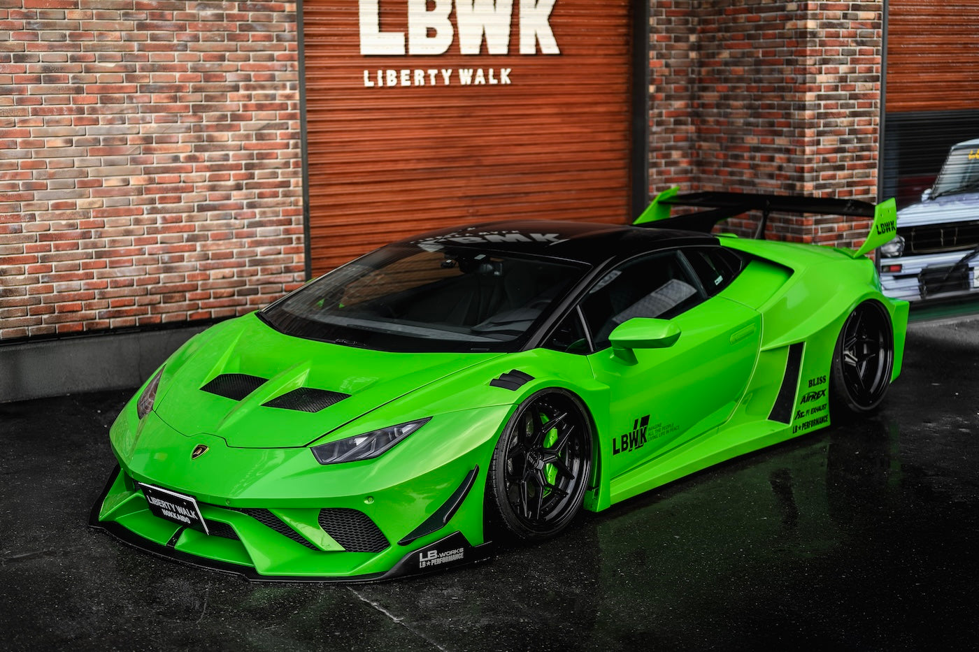 LB Silhouette WORKS HURACAN GT Complete Body Kit (REAR FENDER EXCHANGE ...