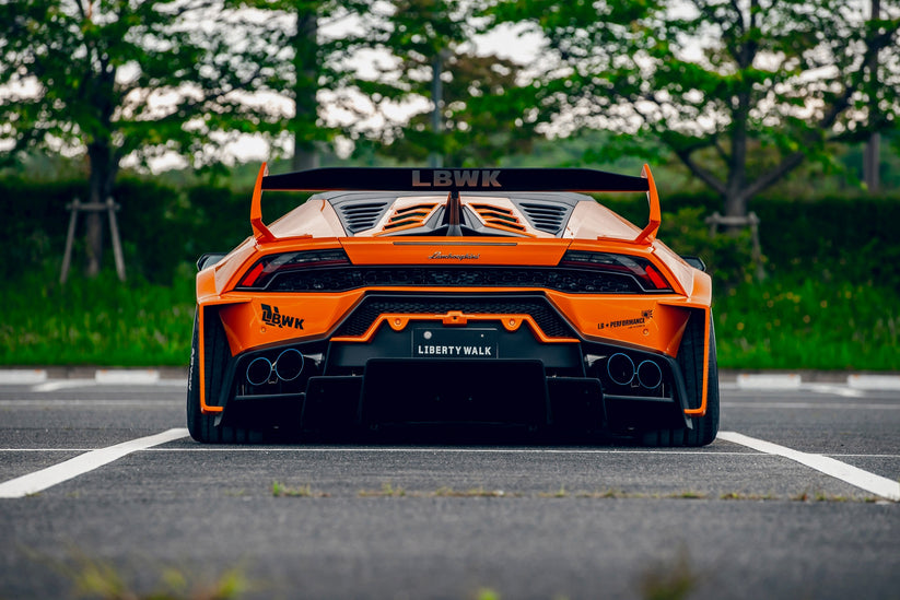 LB Silhouette WORKS HURACAN GT Complete Body Kit (REAR FENDER EXCHANGE ...
