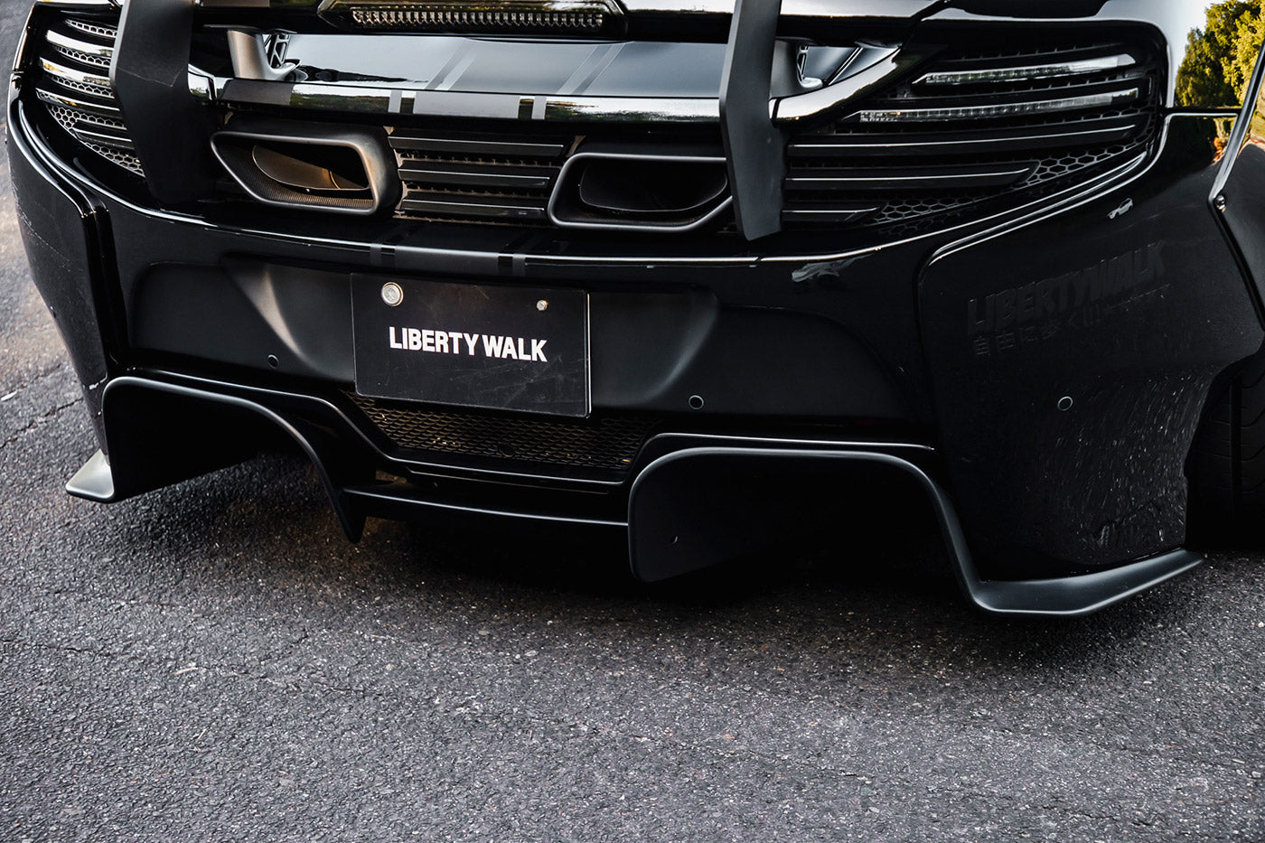 LB WORKS MP4-12C Complete Body kit CFRP - DOES NOT INCLUDE 650S HEADLAMPS (LB22-05)