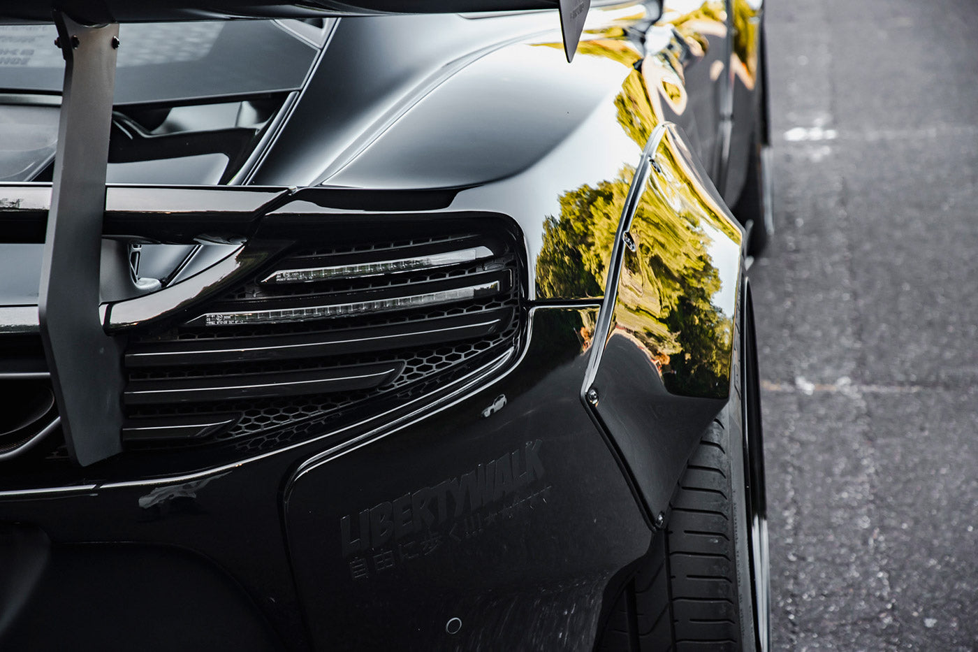 LB WORKS MP4-12C Complete Body kit CFRP - DOES NOT INCLUDE 650S HEADLAMPS (LB22-05)