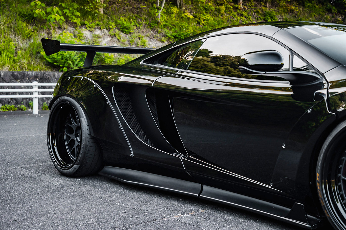 LB WORKS MP4-12C Complete Body kit CFRP - DOES NOT INCLUDE 650S HEADLAMPS (LB22-05)