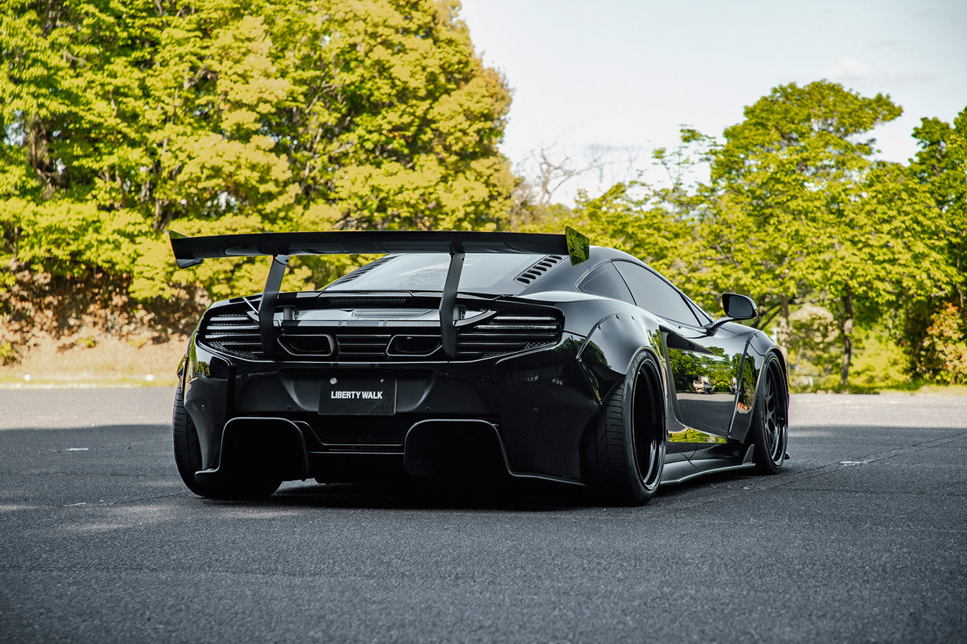 LB WORKS MP4-12C Complete Body kit CFRP - DOES NOT INCLUDE 650S HEADLAMPS (LB22-05)
