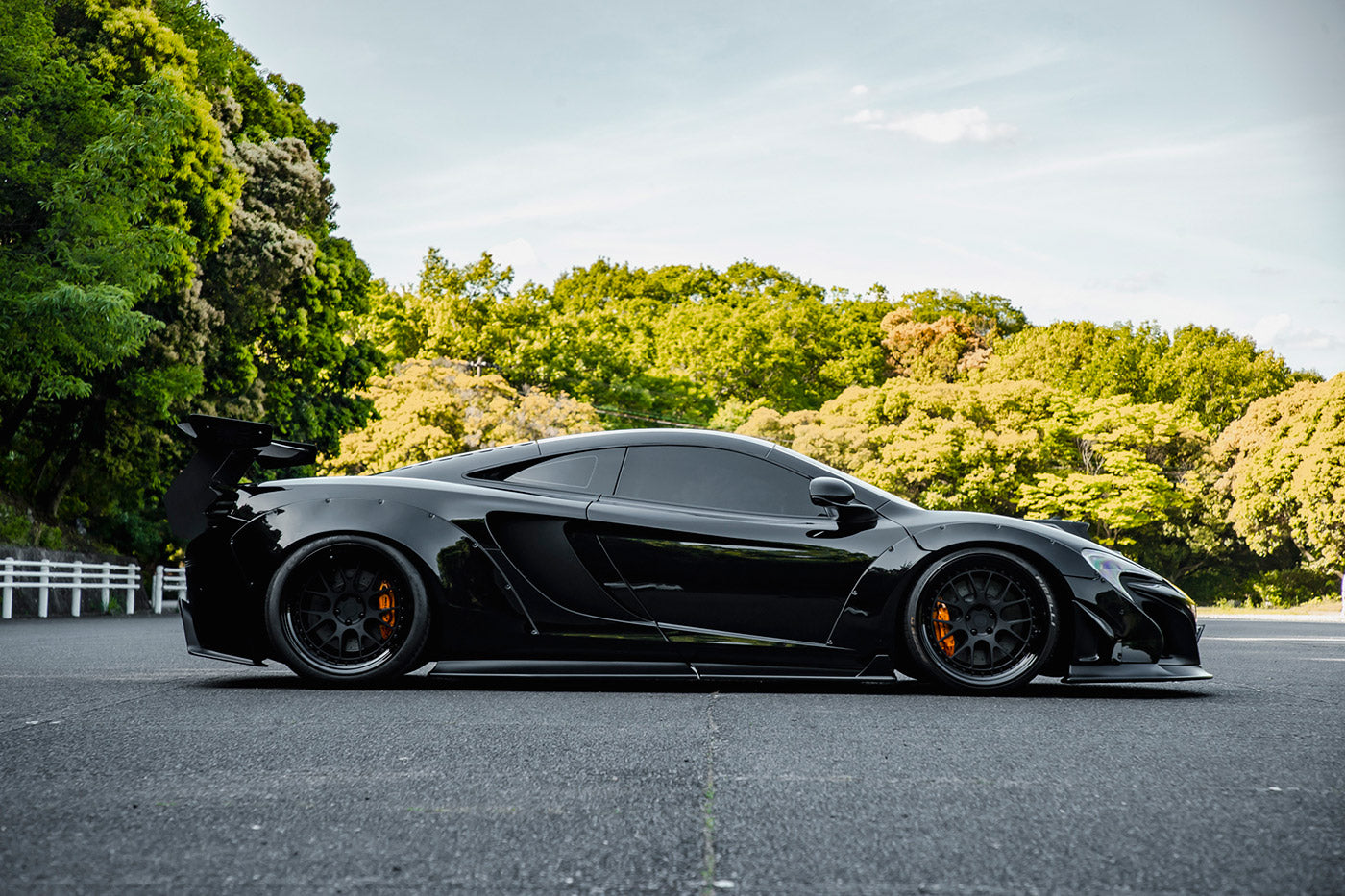 LB WORKS MP4-12C Complete Body kit CFRP - DOES NOT INCLUDE 650S HEADLAMPS (LB22-05)