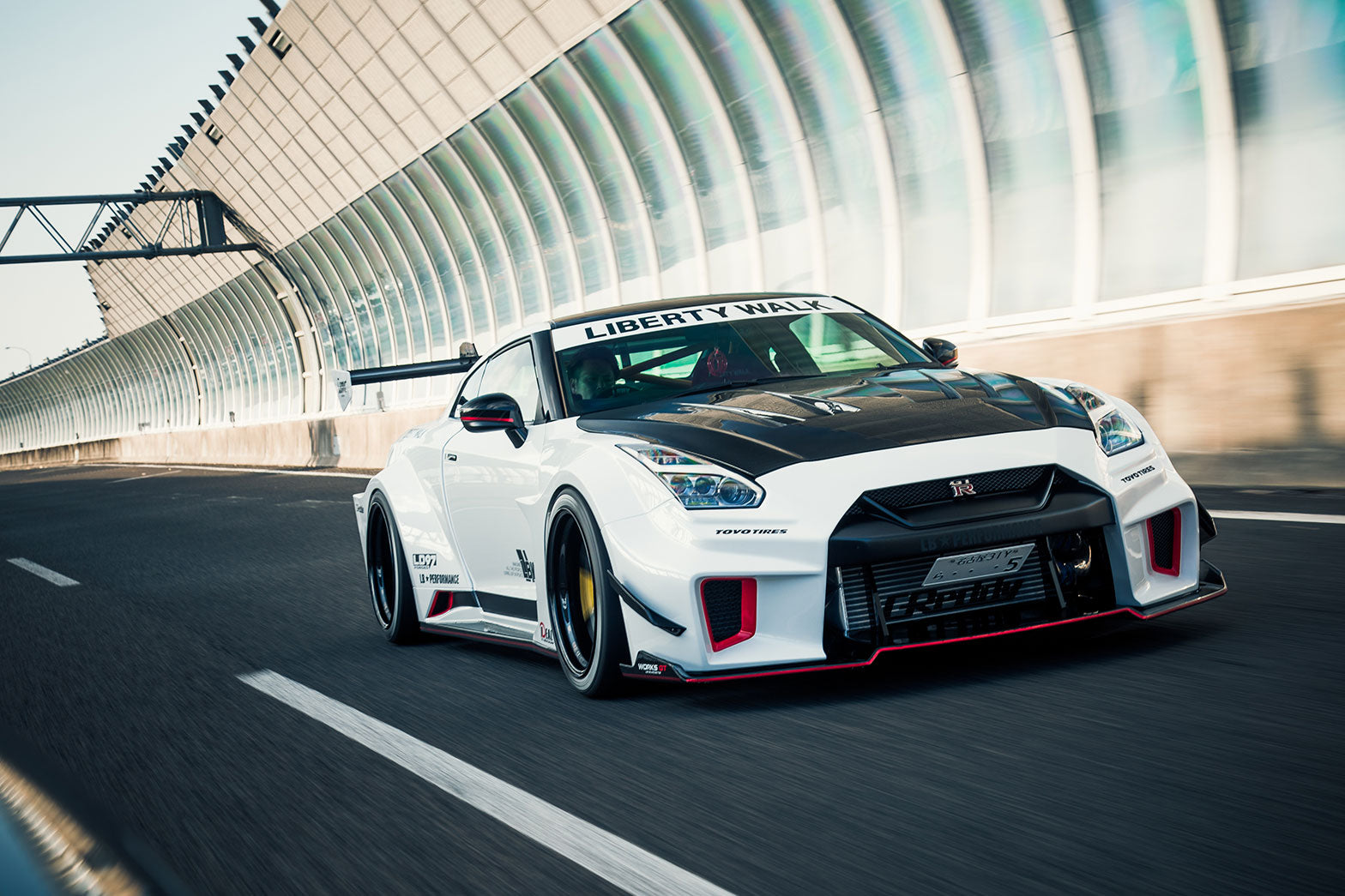 LB-Silhouette WORKS GT R35GTR Ver.1 Complete Body Kit FRP & Dry Carbon ...